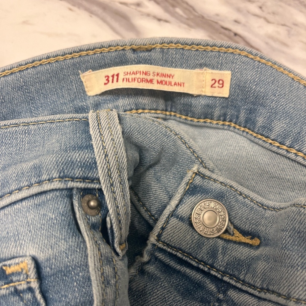 Levis size 29